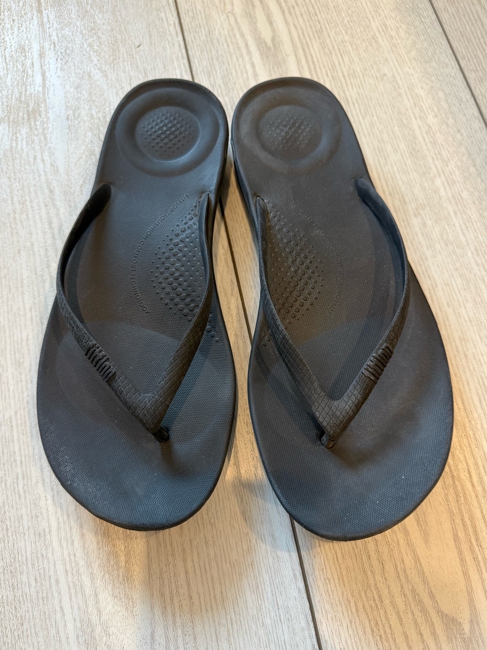 Fitflop 8 iqushion ergonomic rubber flip flops black summer sandals comfy casual